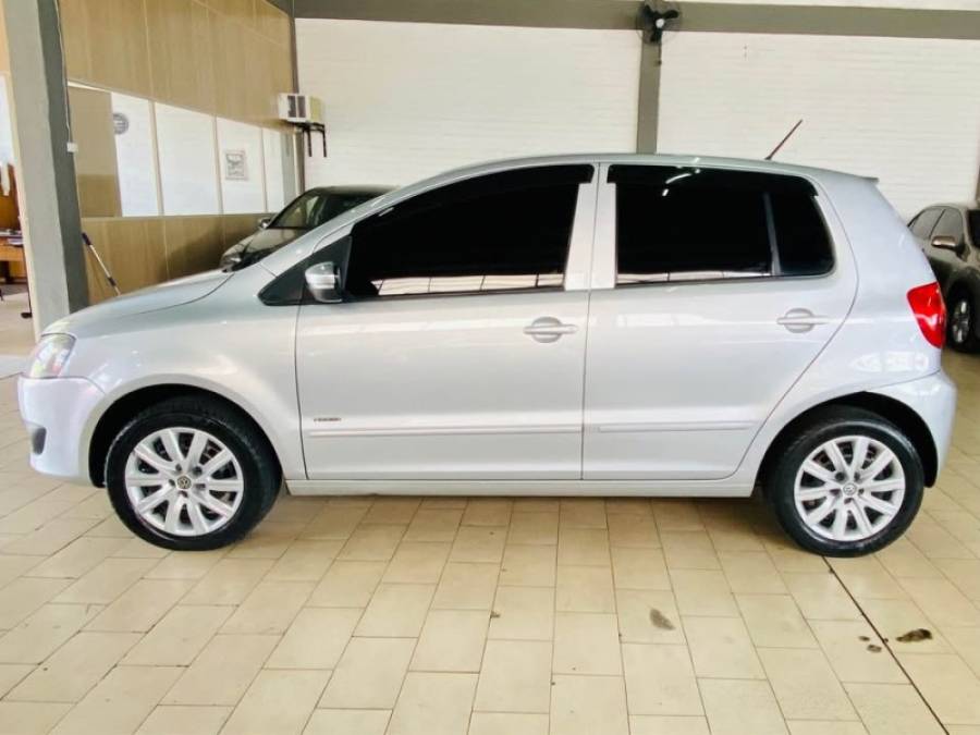 VOLKSWAGEN - FOX - 2012/2012 - Prata - R$ 34.990,00