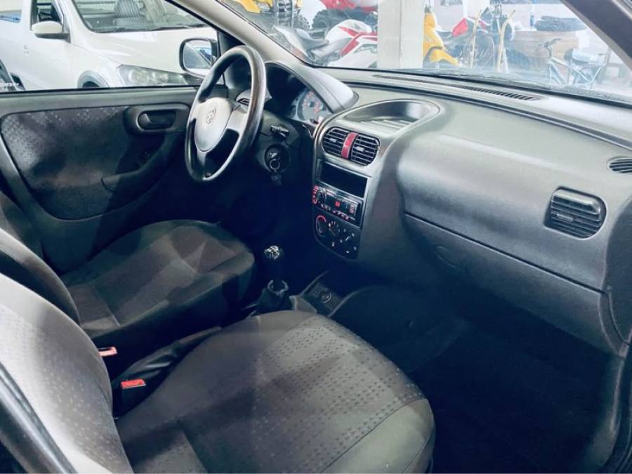 CHEVROLET - CORSA - 2010/2011 - Preta - R$ 28.990,00