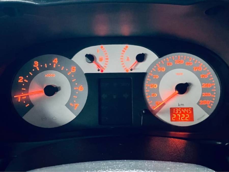 RENAULT - CLIO - 2005/2006 - Cinza - R$ 18.990,00