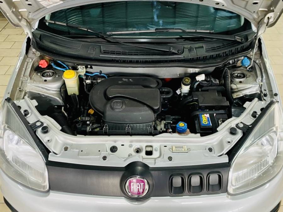 FIAT - UNO - 2014/2015 - Prata - R$ 35.990,00