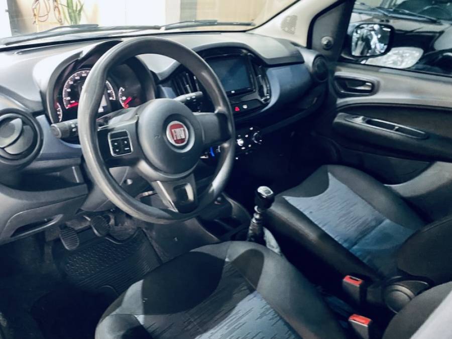 FIAT - UNO - 2014/2015 - Prata - R$ 35.990,00