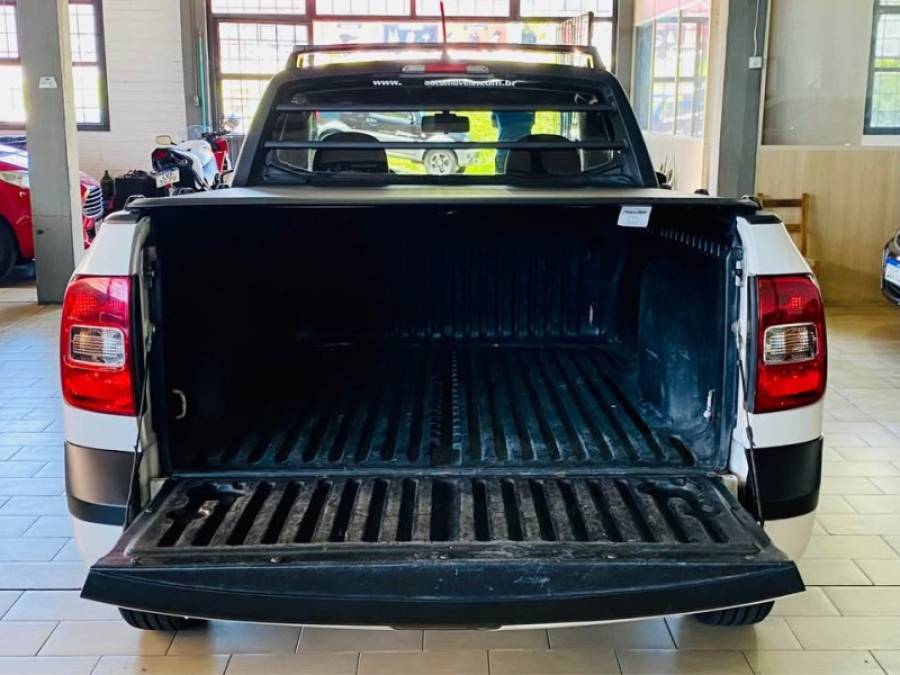 VOLKSWAGEN - SAVEIRO - 2014/2014 - Branca - R$ 47.990,00