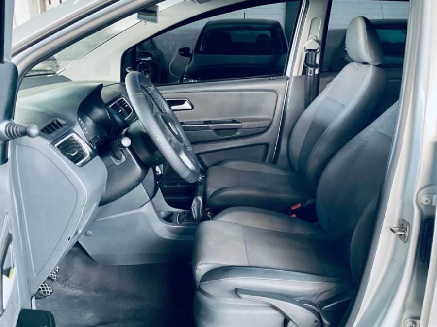 VOLKSWAGEN - FOX - 2012/2012 - Prata - R$ 34.990,00