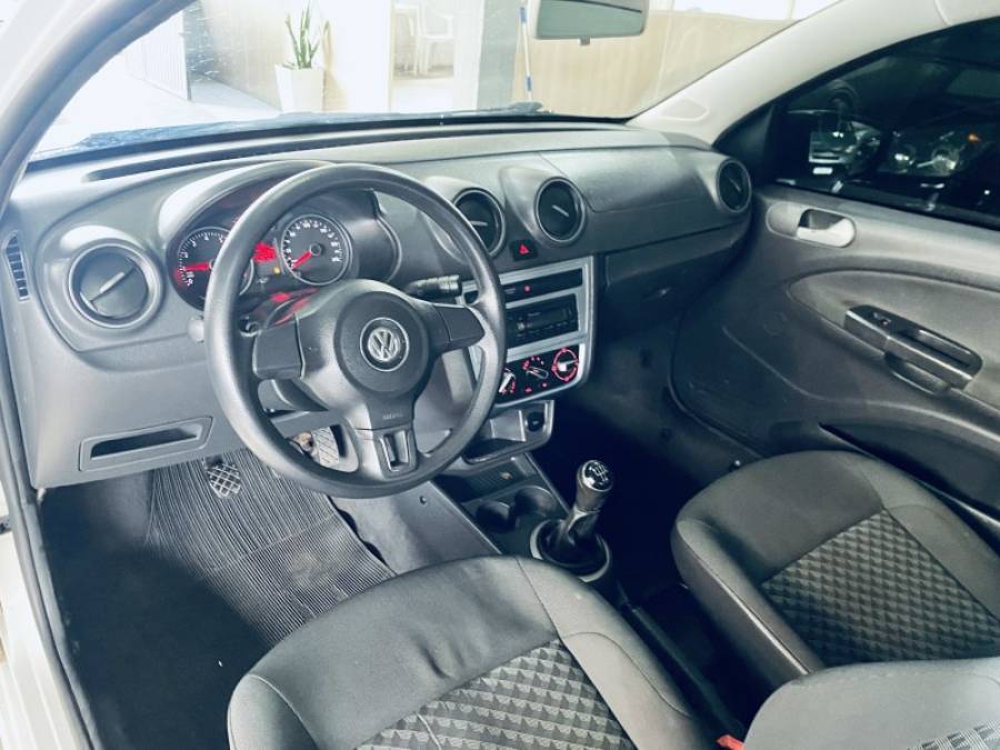 VOLKSWAGEN - SAVEIRO - 2016/2016 - Branca - R$ 47.990,00