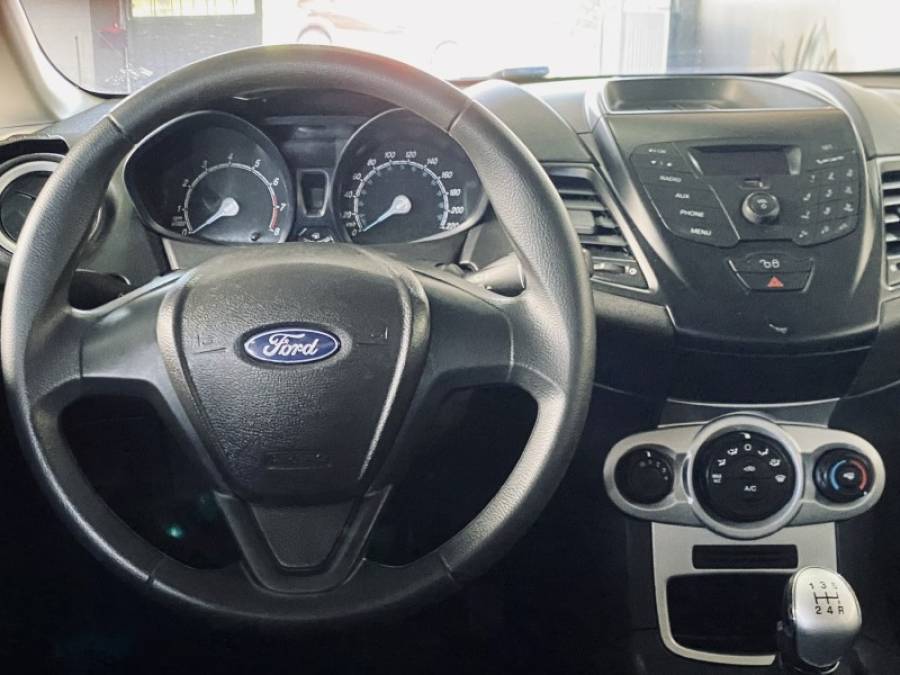 FORD - FIESTA - 2013/2014 - Vermelha - R$ 42.990,00