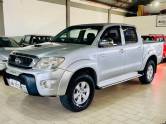 TOYOTA - HILUX - 2011/2011 - Prata - R$ 119.990,00