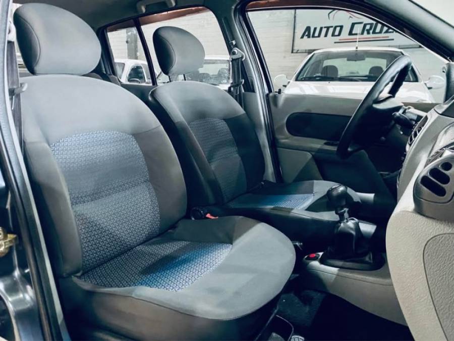 RENAULT - CLIO - 2005/2006 - Cinza - R$ 18.990,00