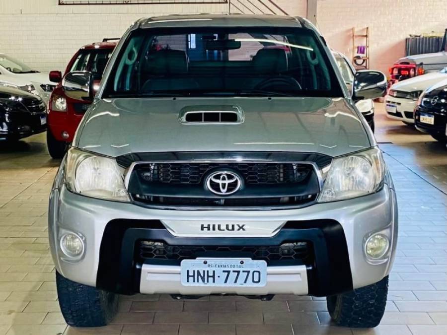 TOYOTA - HILUX - 2011/2011 - Prata - R$ 119.990,00