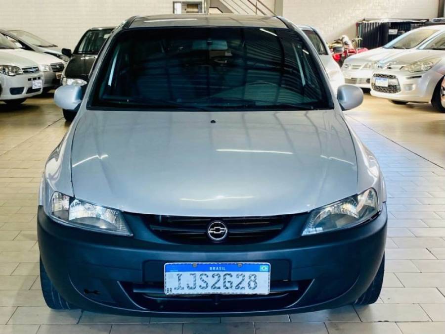 CHEVROLET - CELTA - 2001/2001 - Prata - R$ 13.990,00