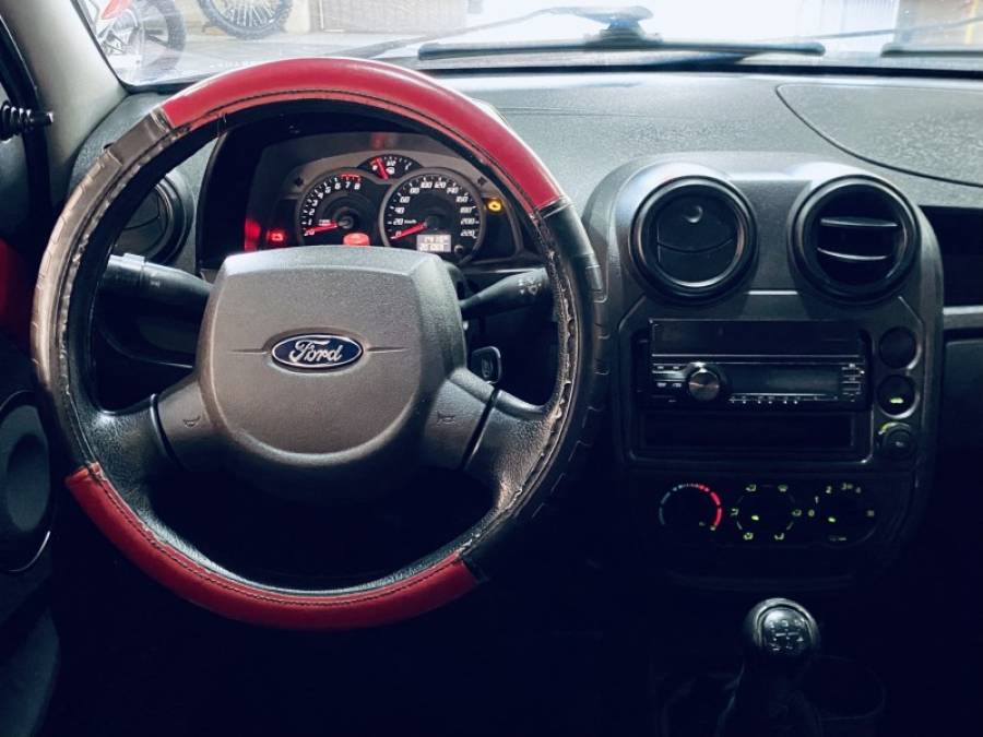 FORD - KA - 2011/2012 - Vermelha - R$ 22.990,00