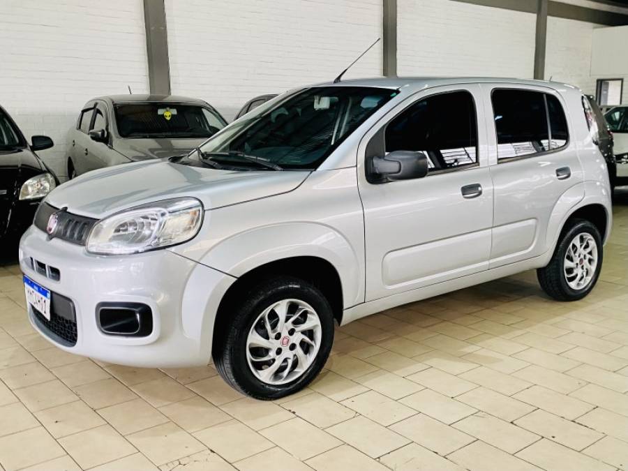 FIAT - UNO - 2014/2015 - Prata - R$ 35.990,00