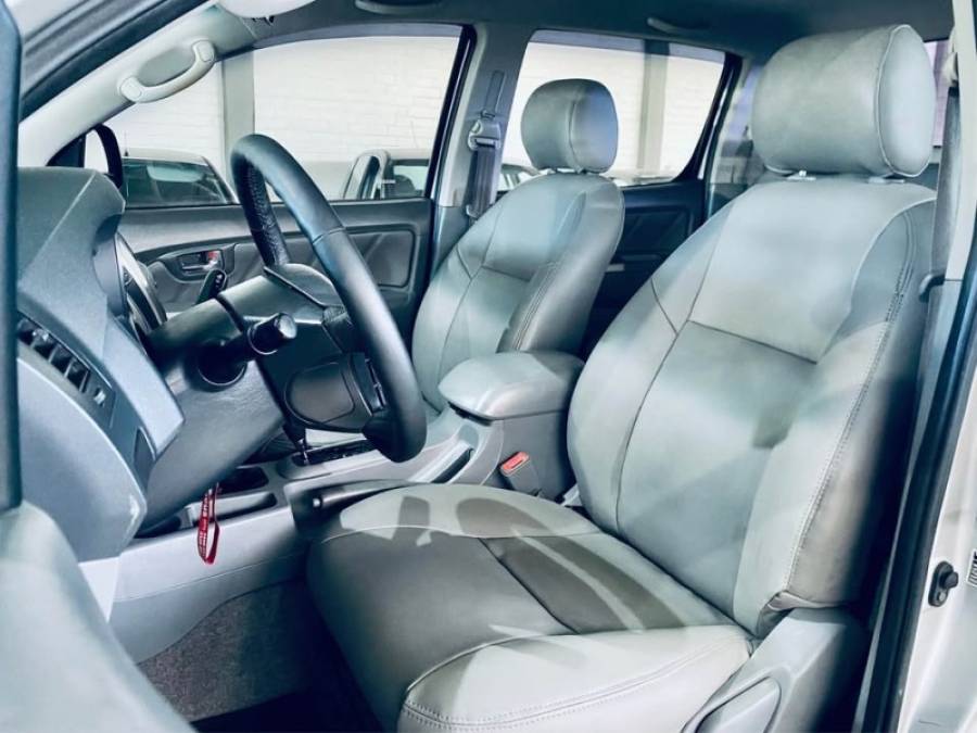 TOYOTA - HILUX - 2011/2011 - Prata - R$ 119.990,00