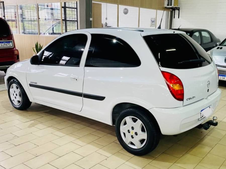 CHEVROLET - CELTA - 2001/2002 - Branca - R$ 14.990,00