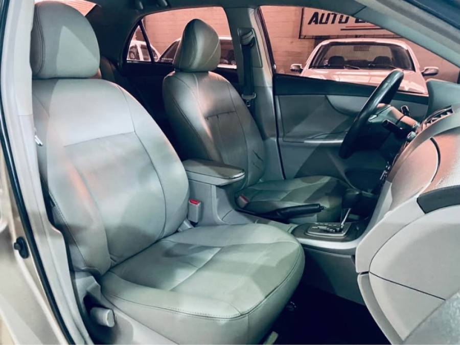 TOYOTA - COROLLA - 2008/2009 - Dourada - R$ 52.990,00