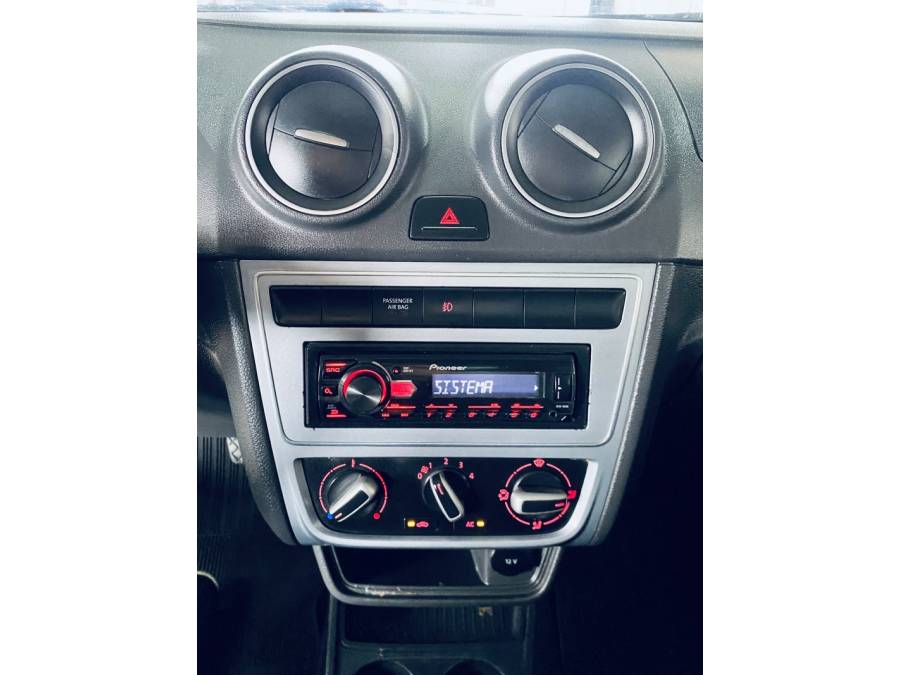 VOLKSWAGEN - SAVEIRO - 2016/2016 - Branca - R$ 47.990,00