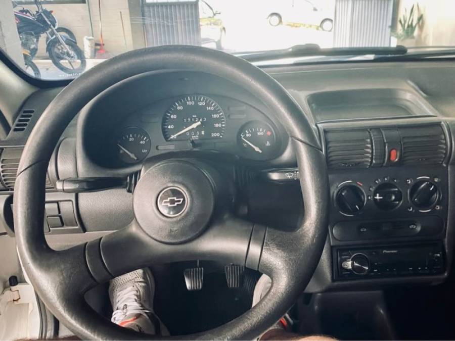 CHEVROLET - CORSA - 1996/1996 - Branca - R$ 10.990,00