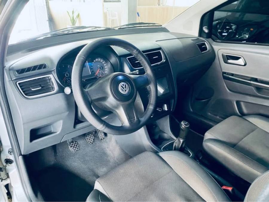 VOLKSWAGEN - FOX - 2012/2012 - Prata - R$ 34.990,00