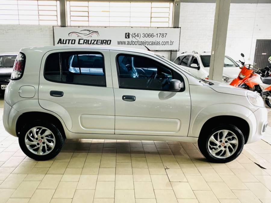 FIAT - UNO - 2014/2015 - Prata - R$ 35.990,00