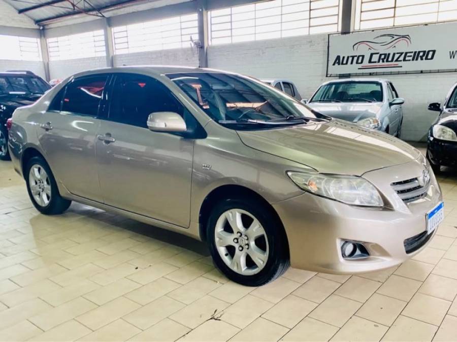 TOYOTA - COROLLA - 2008/2009 - Dourada - R$ 52.990,00