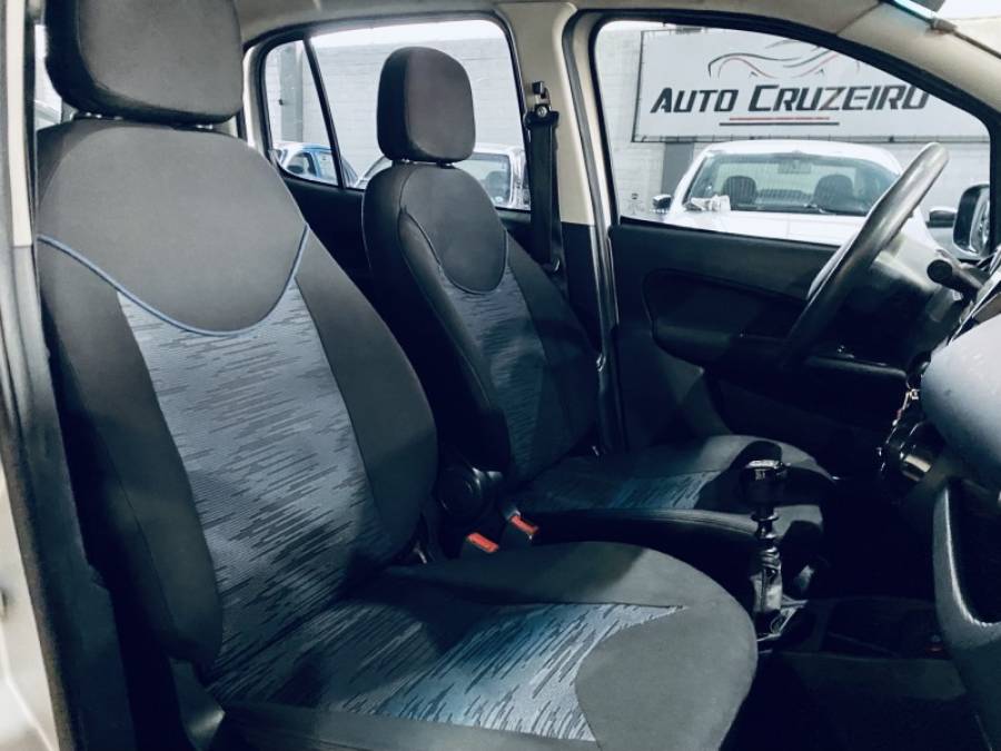 FIAT - UNO - 2014/2015 - Prata - R$ 35.990,00