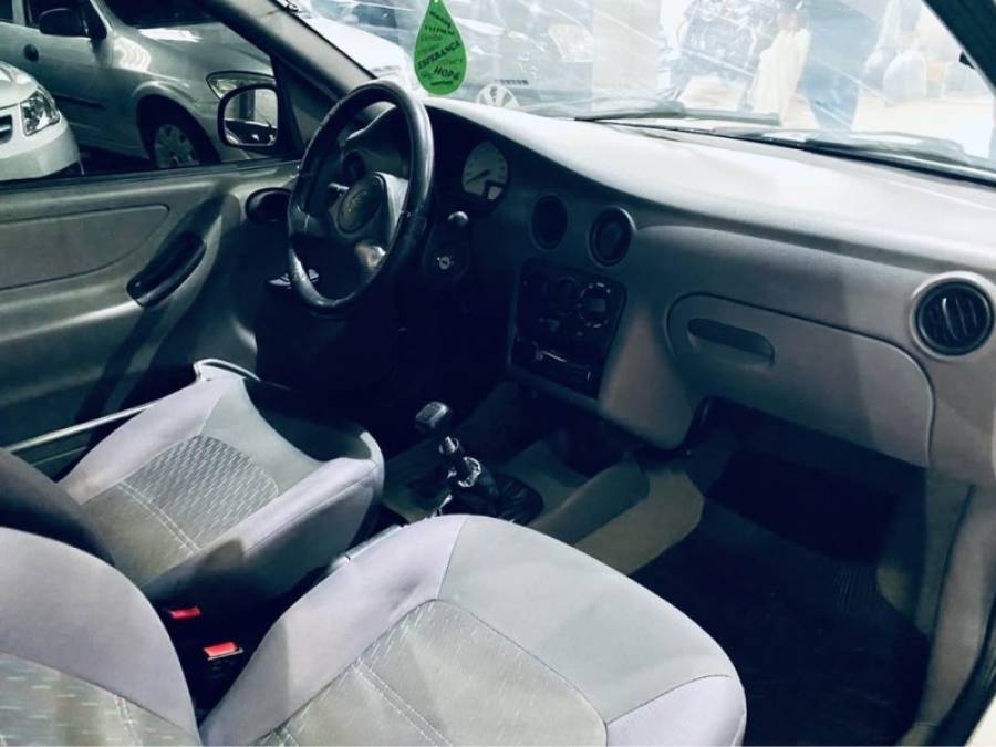 CHEVROLET - CELTA - 2001/2002 - Branca - R$ 14.990,00
