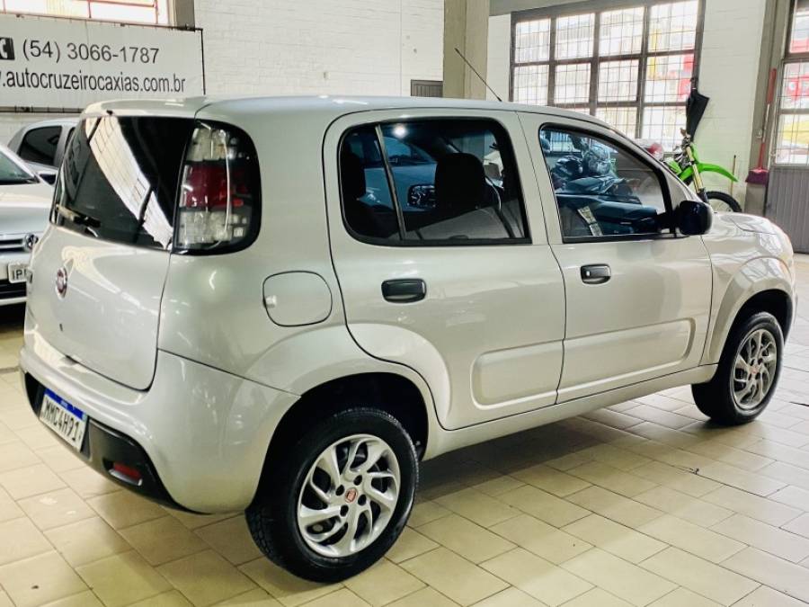 FIAT - UNO - 2014/2015 - Prata - R$ 35.990,00