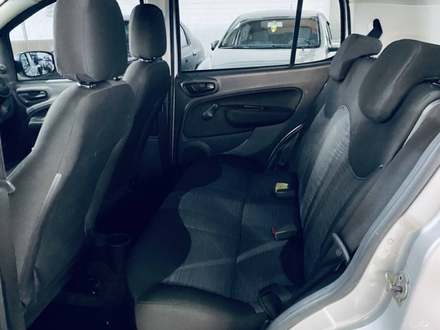 FIAT - UNO - 2014/2015 - Prata - R$ 35.990,00