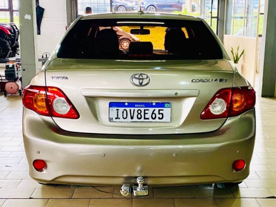 TOYOTA - COROLLA - 2008/2009 - Dourada - R$ 52.990,00
