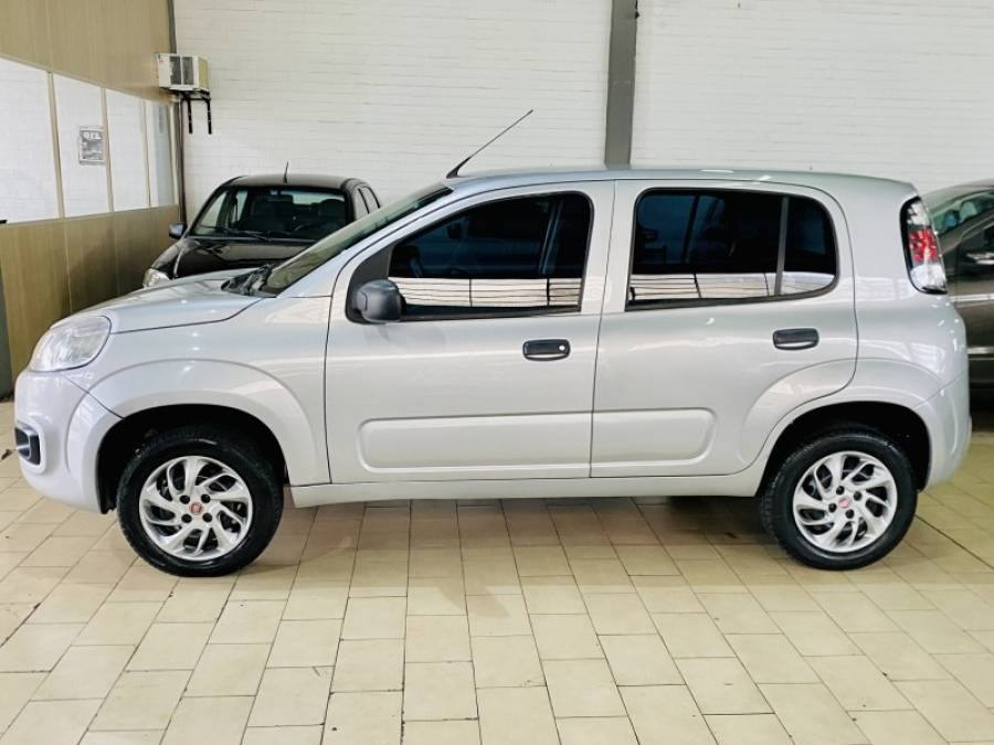 FIAT - UNO - 2014/2015 - Prata - R$ 35.990,00