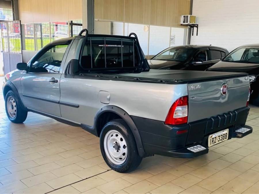 FIAT - STRADA - 2008/2008 - Cinza - R$ 32.990,00