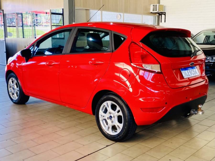 FORD - FIESTA - 2013/2014 - Vermelha - R$ 42.990,00