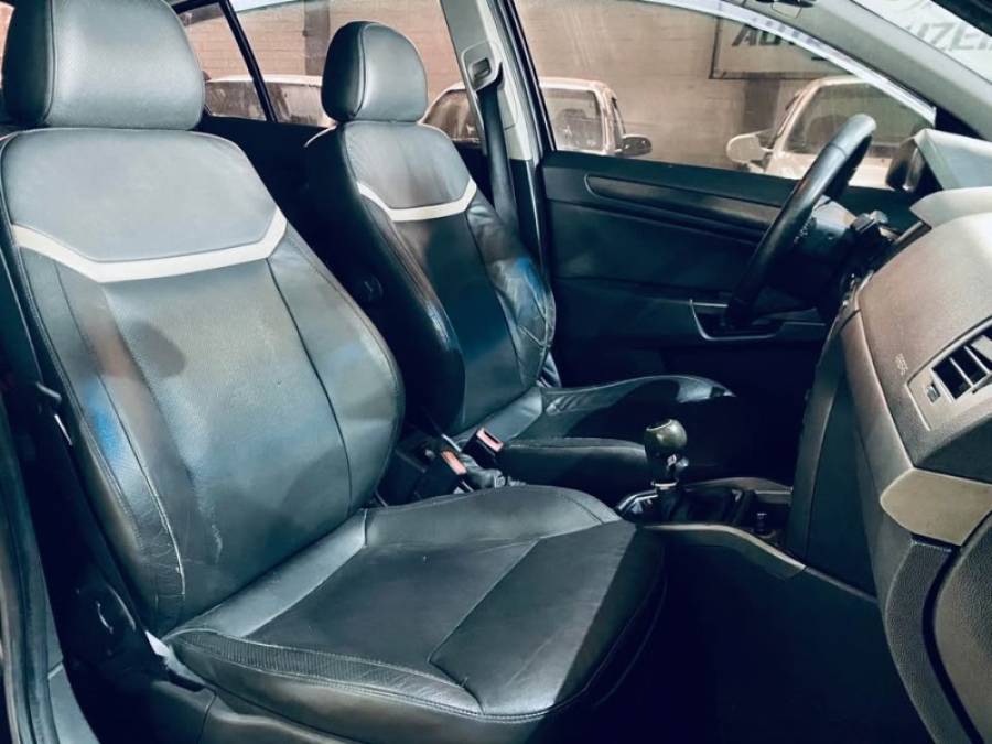 CHEVROLET - VECTRA - 2010/2010 - Preta - R$ 38.990,00