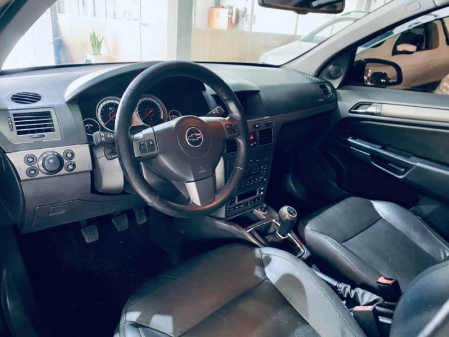 CHEVROLET - VECTRA - 2010/2010 - Preta - R$ 38.990,00