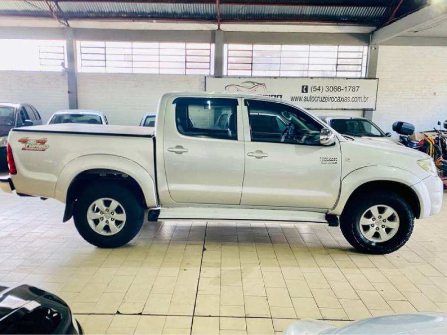 TOYOTA - HILUX - 2011/2011 - Prata - R$ 119.990,00