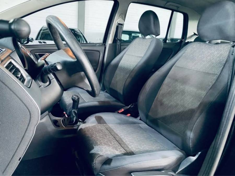 VOLKSWAGEN - FOX - 2012/2013 - Preta - R$ 34.990,00