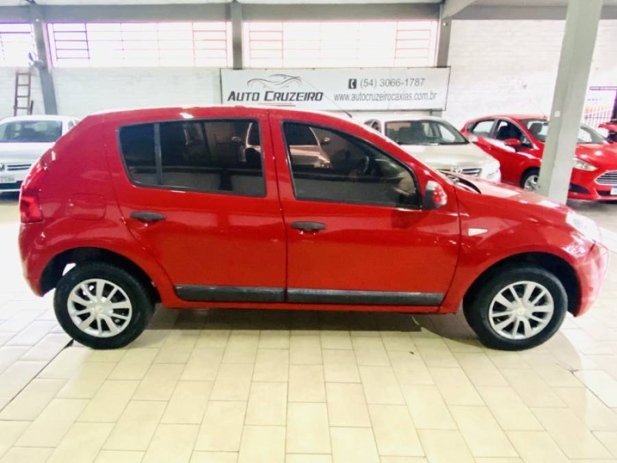 RENAULT - SANDERO - 2010/2011 - Vermelha - R$ 27.990,00