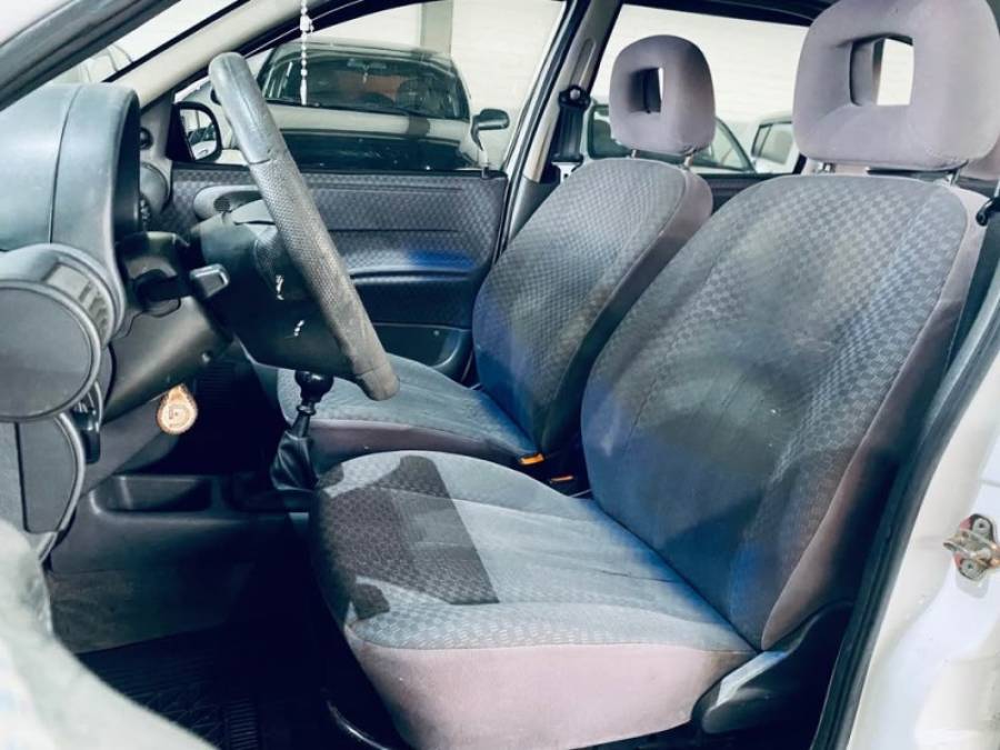 CHEVROLET - CORSA - 1996/1996 - Branca - R$ 13.500,00