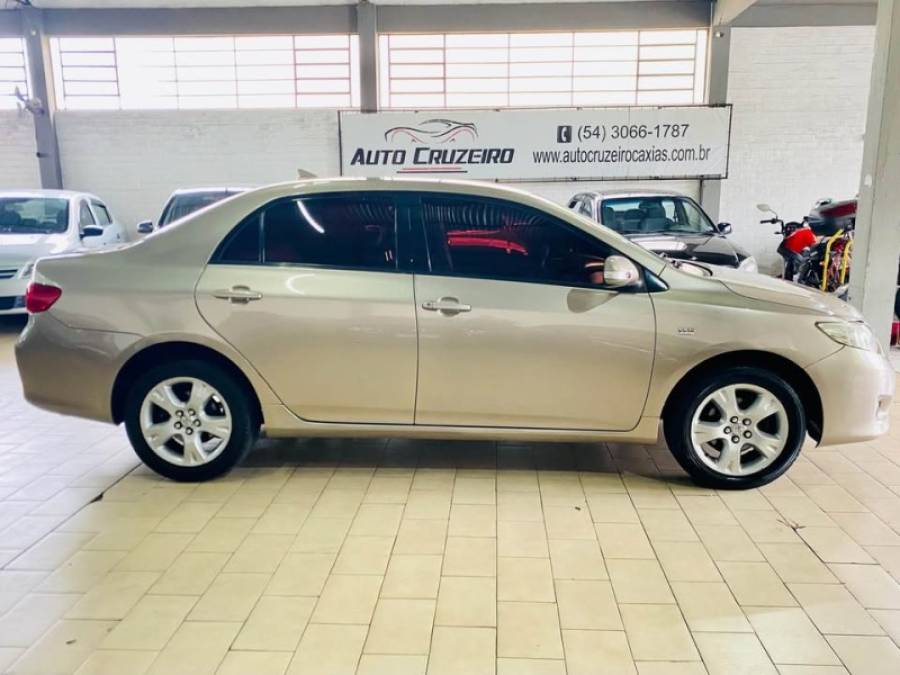TOYOTA - COROLLA - 2008/2009 - Dourada - R$ 52.990,00