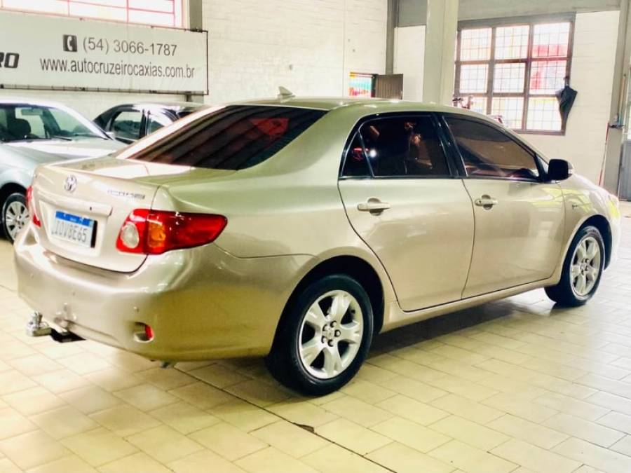 TOYOTA - COROLLA - 2008/2009 - Dourada - R$ 52.990,00