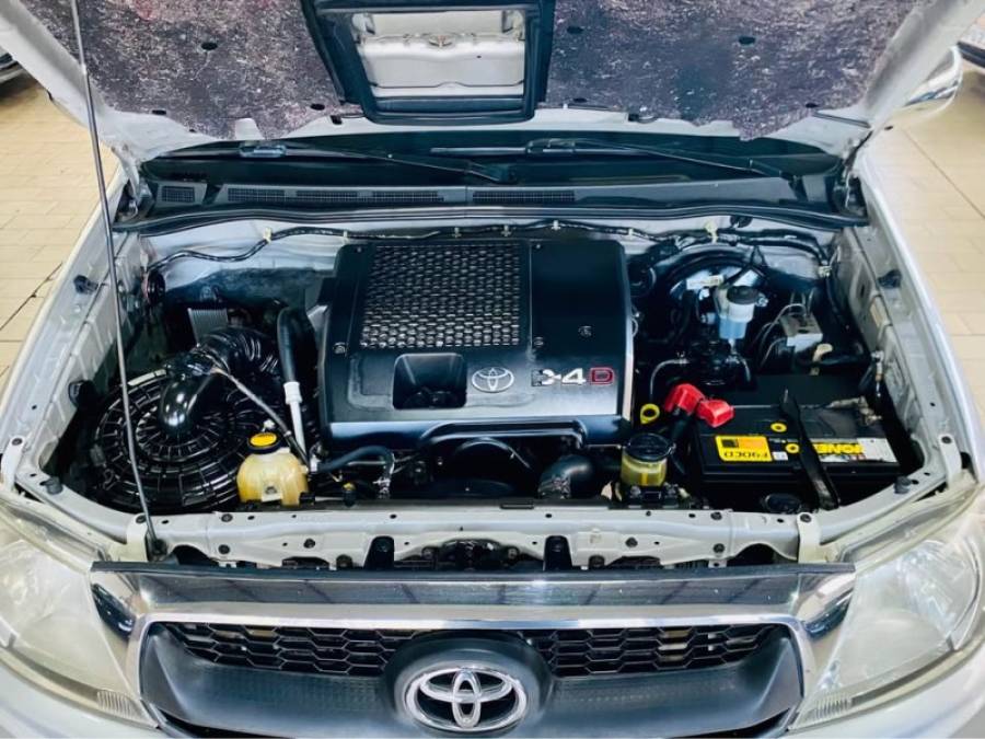 TOYOTA - HILUX - 2011/2011 - Prata - R$ 119.990,00