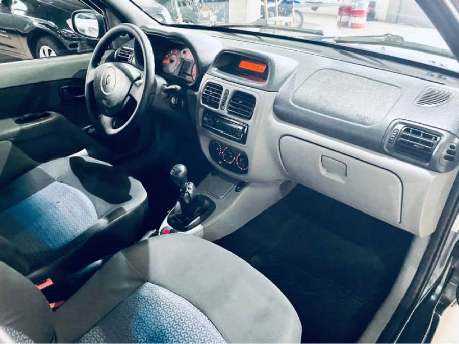 RENAULT - CLIO - 2005/2006 - Cinza - R$ 18.990,00