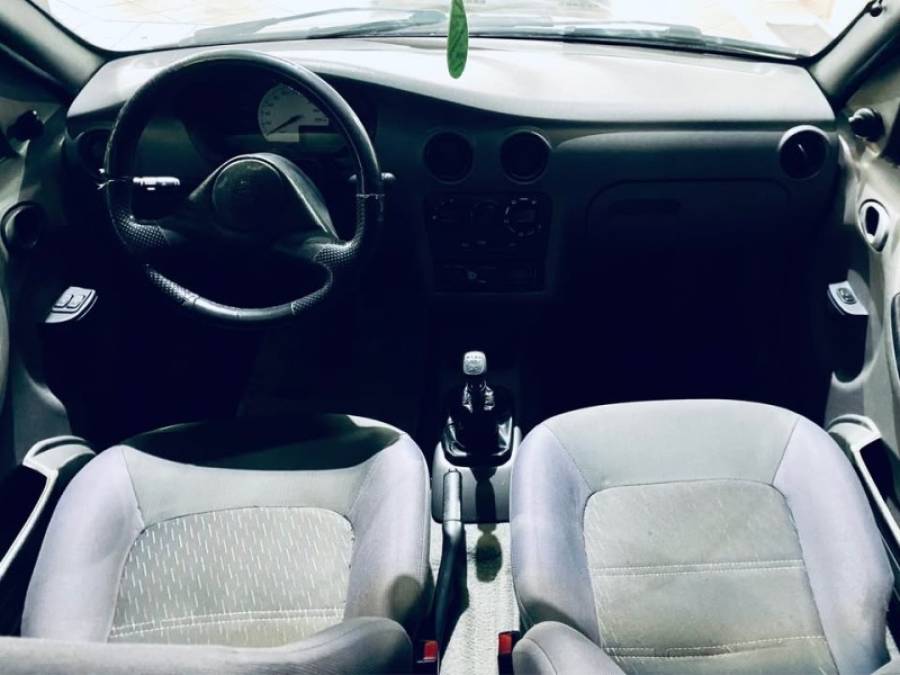 CHEVROLET - CELTA - 2001/2002 - Branca - R$ 14.990,00