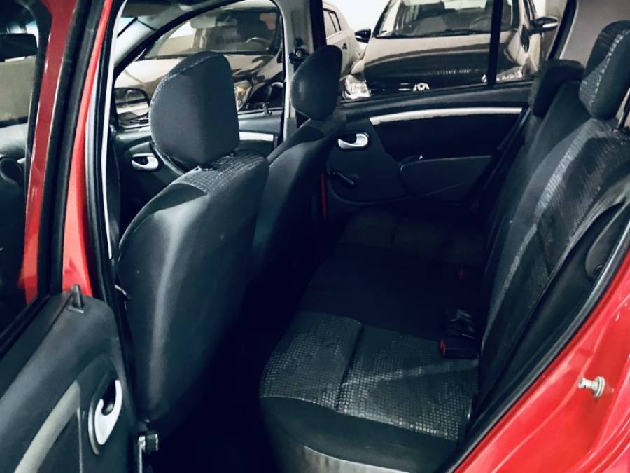 RENAULT - SANDERO - 2010/2011 - Vermelha - R$ 27.990,00