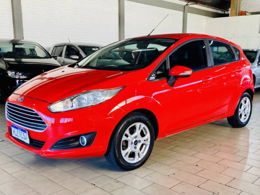 FORD - FIESTA - 2013/2014 - Vermelha - R$ 42.990,00