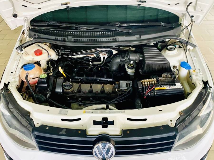 VOLKSWAGEN - SAVEIRO - 2016/2016 - Branca - R$ 47.990,00