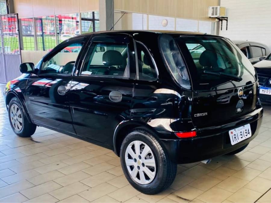CHEVROLET - CORSA - 2010/2011 - Preta - R$ 28.990,00