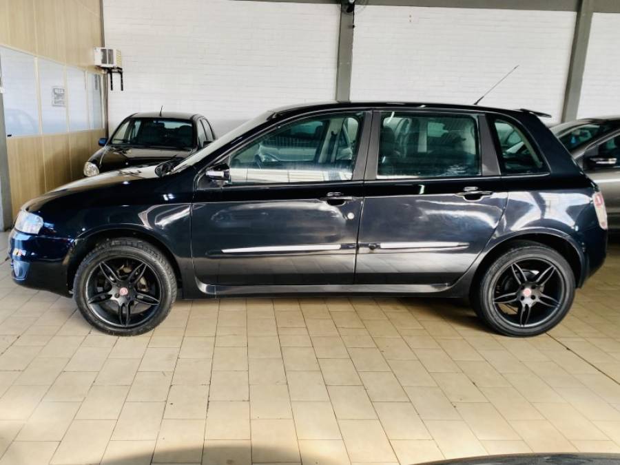FIAT - STILO - 2010/2011 - Preta - R$ 26.990,00