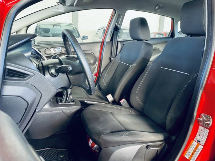 FORD - FIESTA - 2013/2014 - Vermelha - R$ 42.990,00
