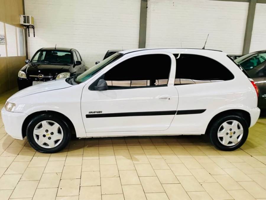 CHEVROLET - CELTA - 2001/2002 - Branca - R$ 14.990,00