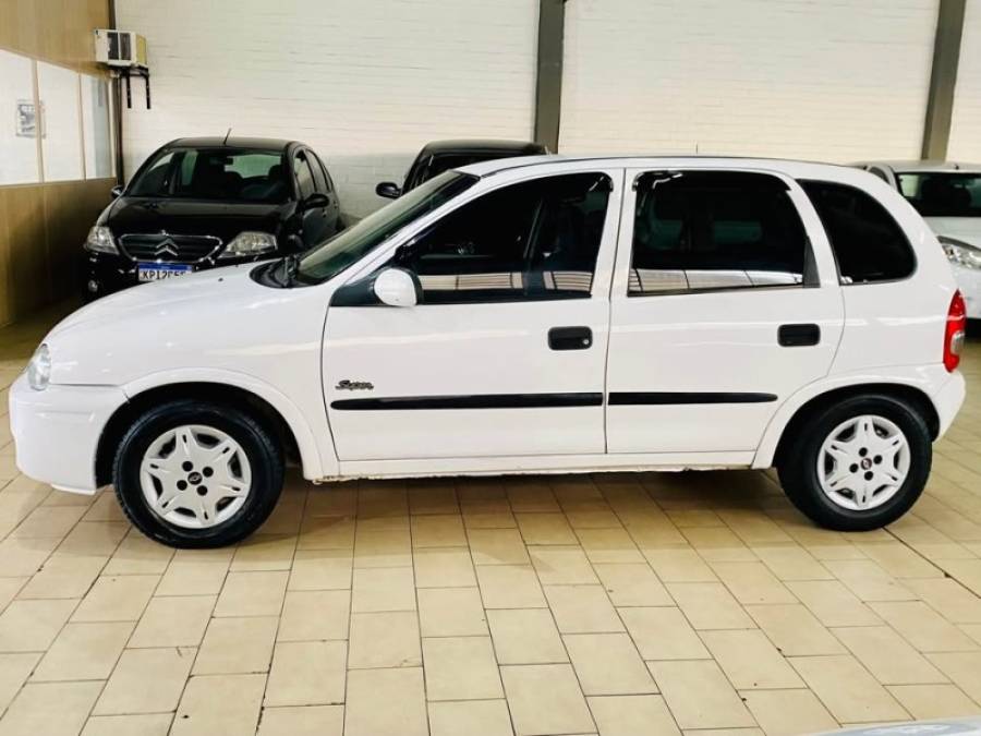 CHEVROLET - CORSA - 1996/1996 - Branca - R$ 13.500,00